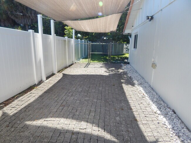 Building Photo - 8301 Wilton Dr