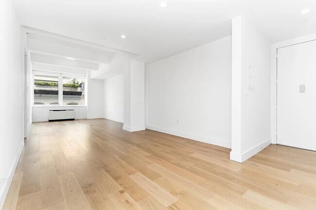 Primary Photo - 53 Park Place