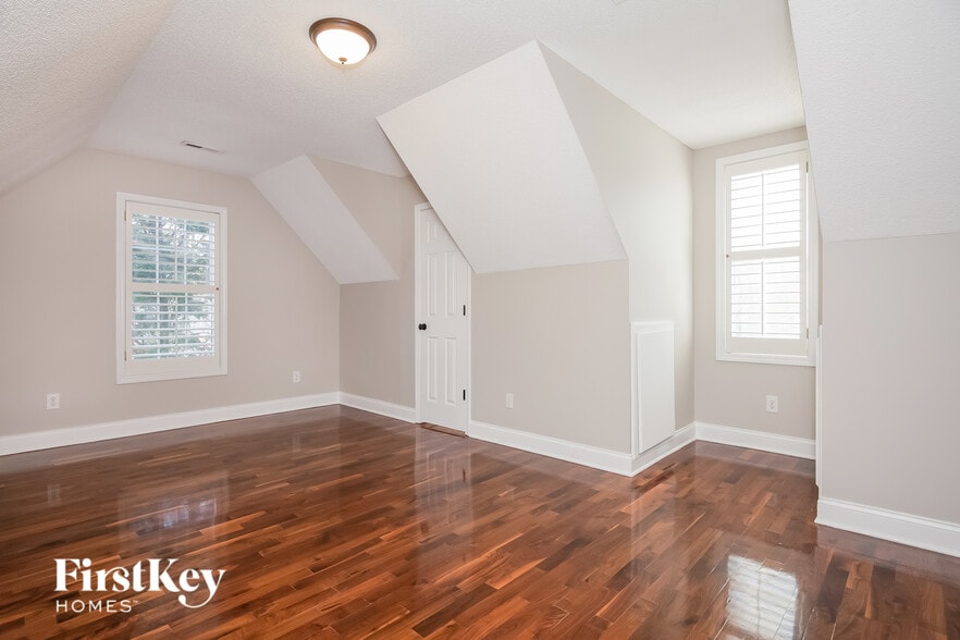 Building Photo - 120 Hunters Pointe Dr