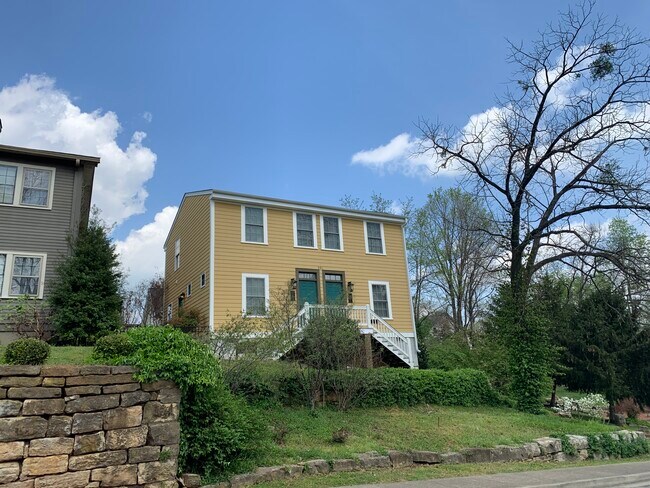 Primary Photo - 206 E Broadway St