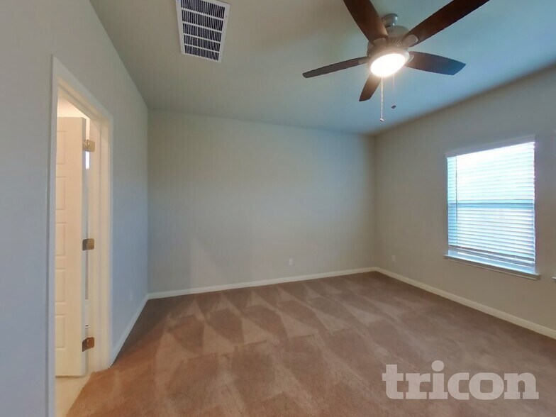 Building Photo - 5820 Zoey Wy