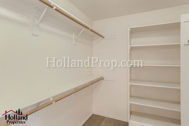 Building Photo - 3060-3062 Lazy River Dr