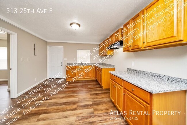 Building Photo - 313 25th Ave E