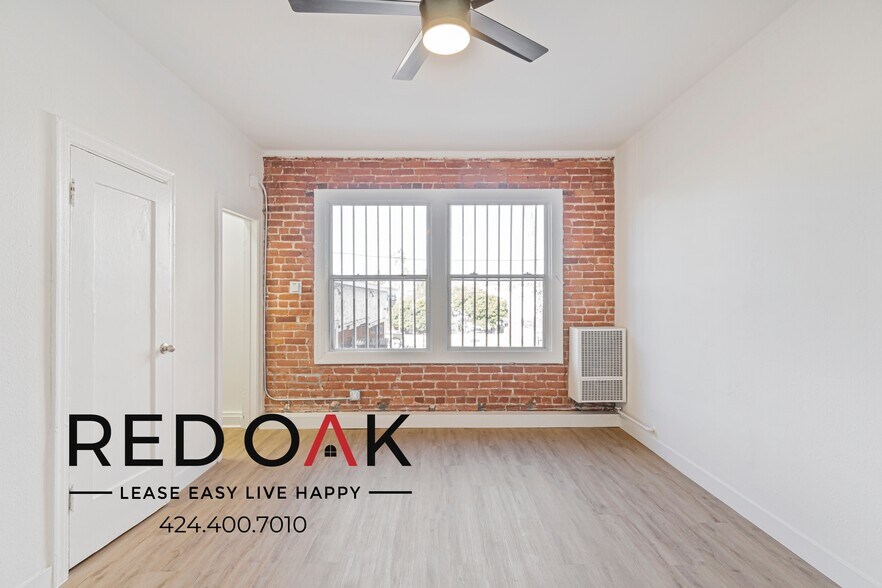 Building Photo - 245 N Kenmore Ave