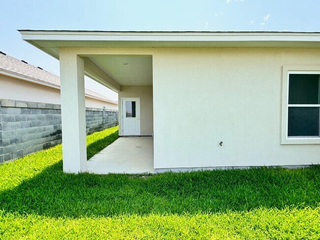 Building Photo - 1405 Eagles Ln