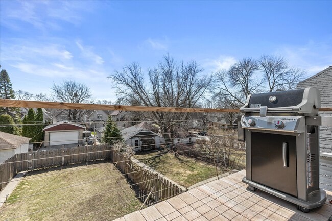 Building Photo - 311 E Rosedale Ave