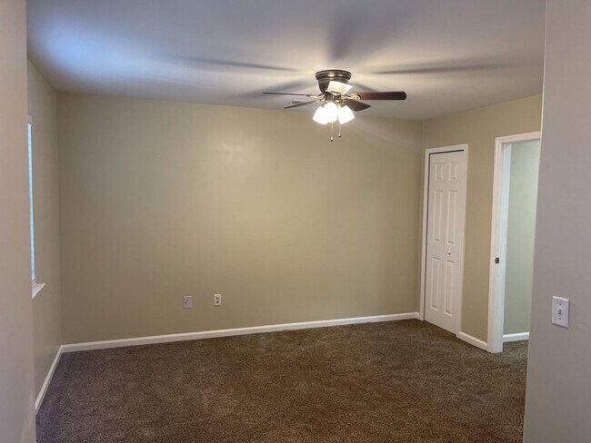 Building Photo - 105 Summer Hill Way