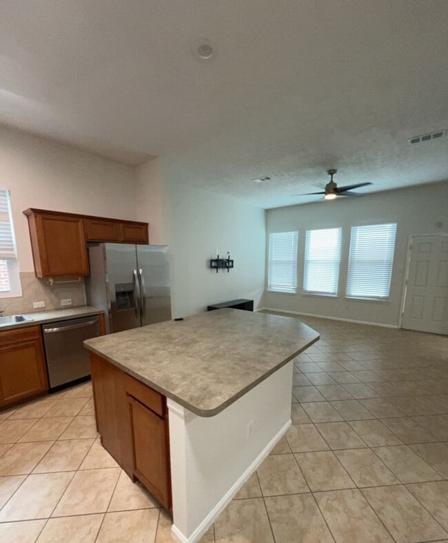 Building Photo - 3443 Rainshore Dr