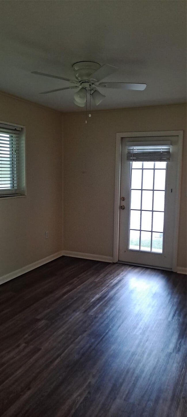 Building Photo - 1118 US-441