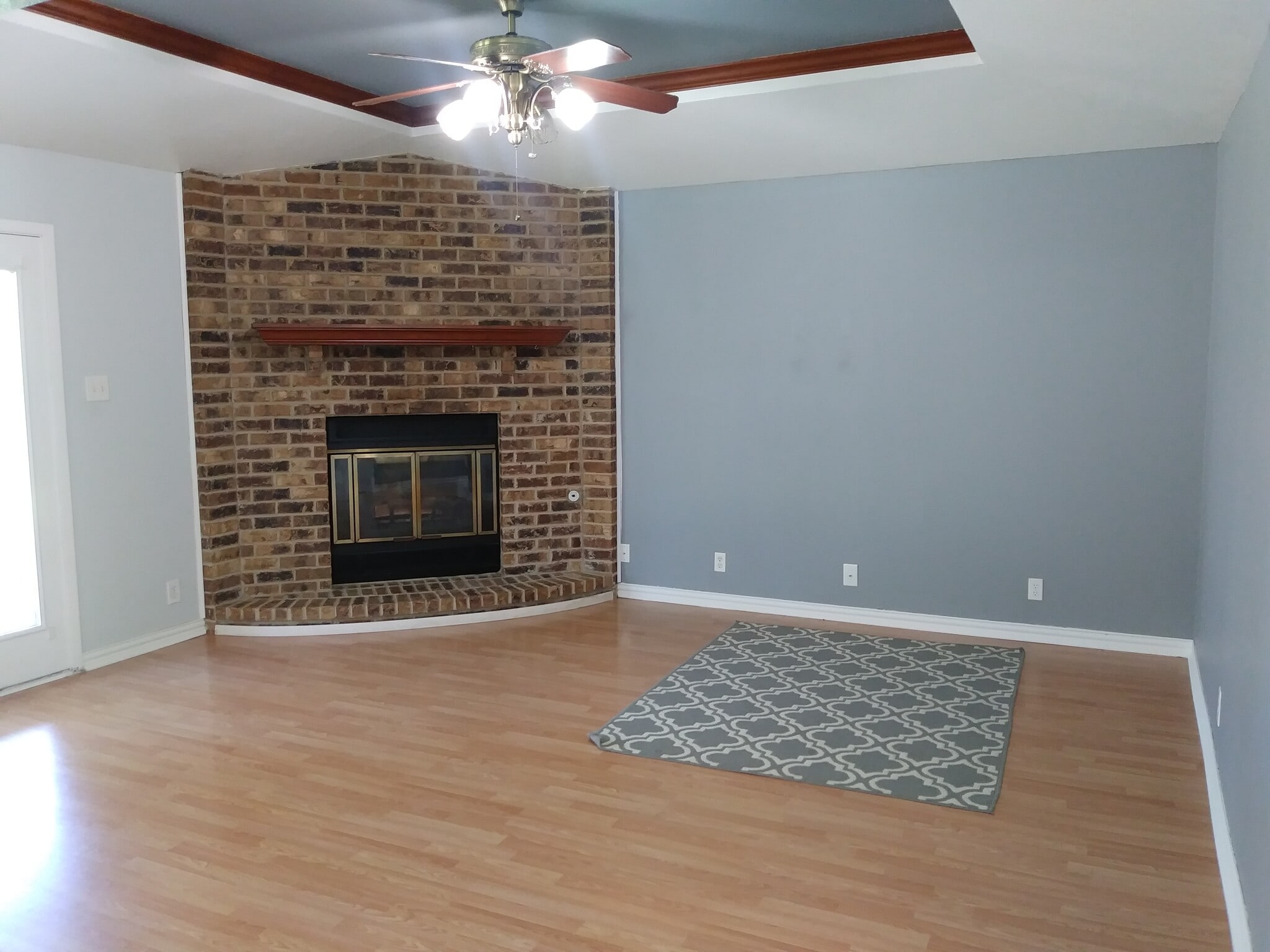 Family room - 617 Hardy Ave