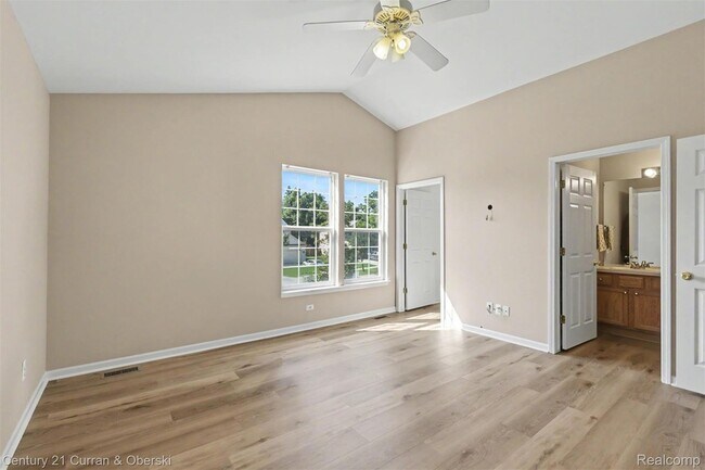 Building Photo - 7055 Oakridge Dr