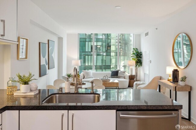 Building Photo - 333 Main St