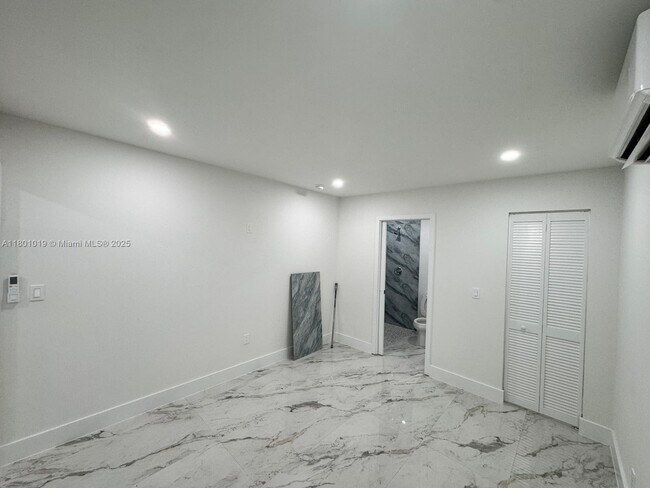 Building Photo - 11000 SW 47th Terrace
