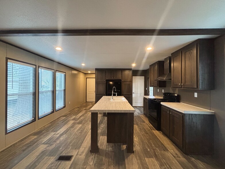 Building Photo - 1612 N 6th St