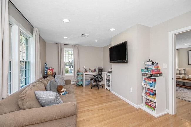 Building Photo - 4 Nashoba Dr