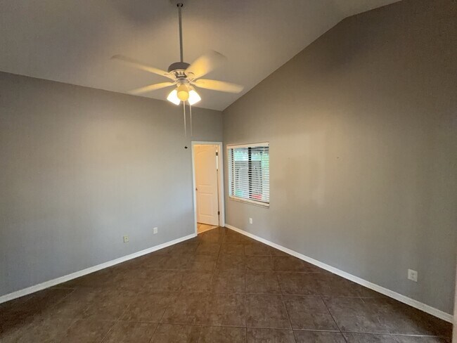 Building Photo - 2201 Grasmere Dr