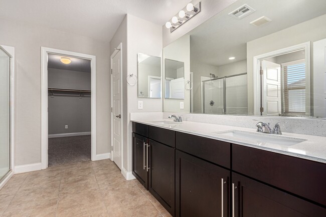 Building Photo - Southern Highlands Home with Loft & Patio!