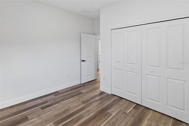 Building Photo - 1852 W Quaker Ln