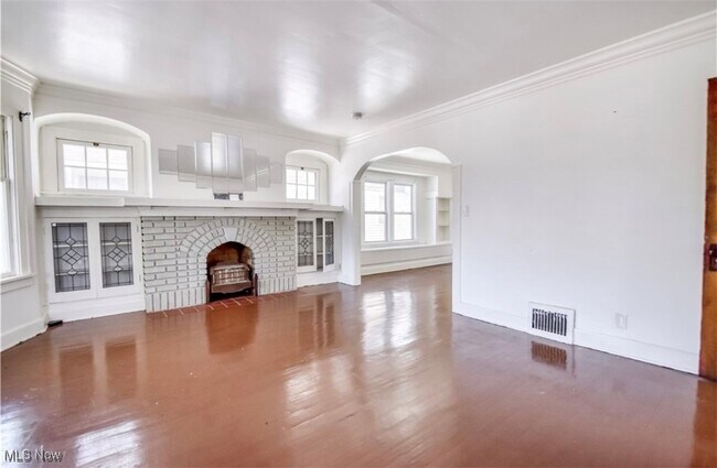 Building Photo - 1051 E 171st St