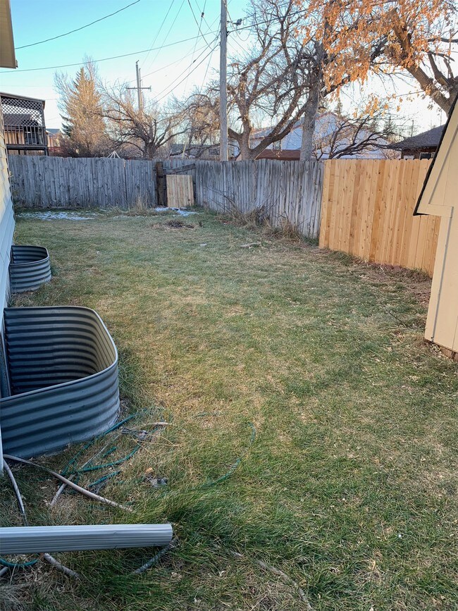 Building Photo - 230 Reed Ave