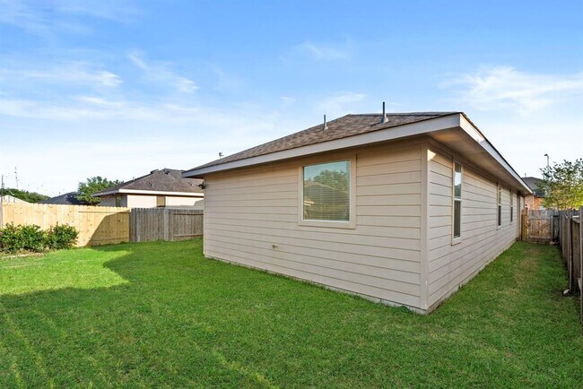 Building Photo - 16710 Jelly Park Stone Dr
