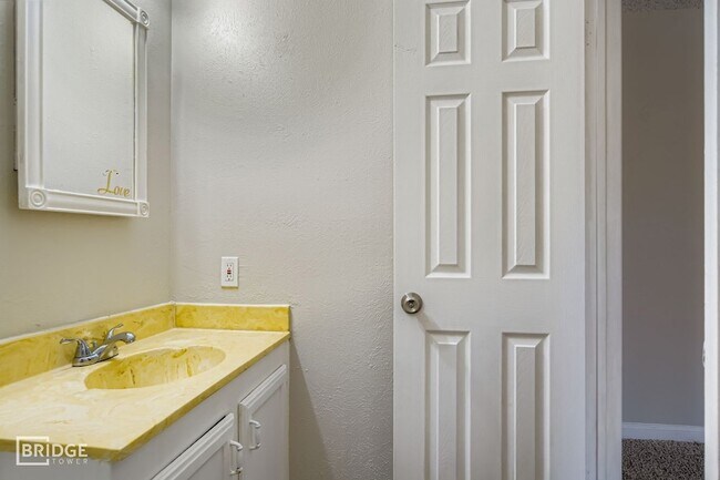 Building Photo - 9117 Fairmont Cir