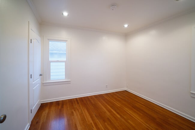 Building Photo - 3318 Madera Ave