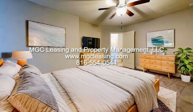 Building Photo - This Townhome Has Something for Everyone