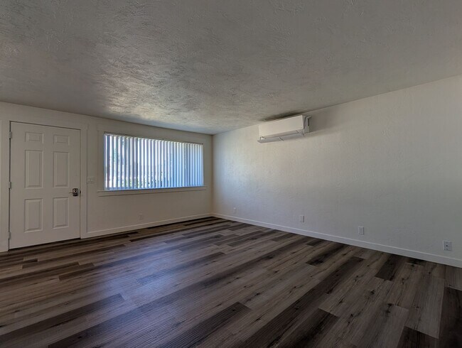 Building Photo - Newly Remodeled 2-Bedroom, 1-Bath Duplex in Thurston Area of Springfield!
