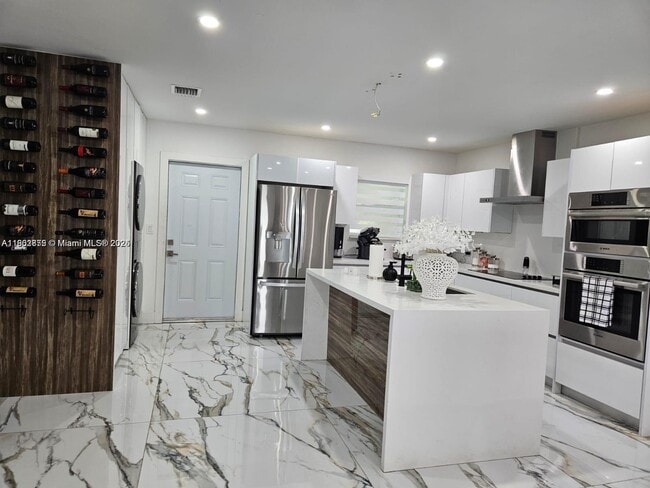 Building Photo - 106 SE 4th Ave