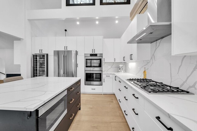 Building Photo - 15160 W Oak Spring Rd