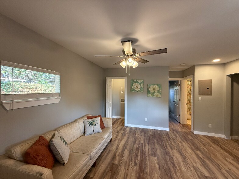 Building Photo - 843 Rigsby Ave