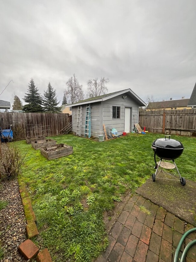 Building Photo - 4-Bedroom 3-Bathroom Home in Springfield