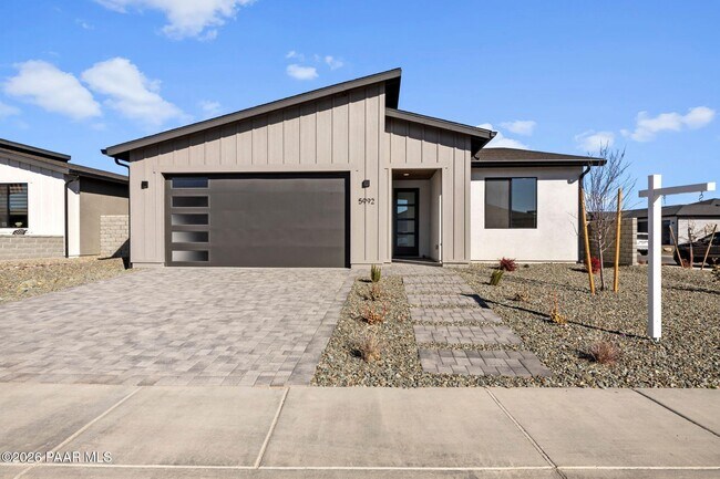 Building Photo - 5992 Finch Pl