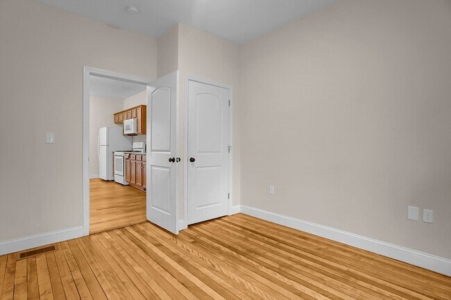 Building Photo - 29-33 Highland Avenue Unit 4