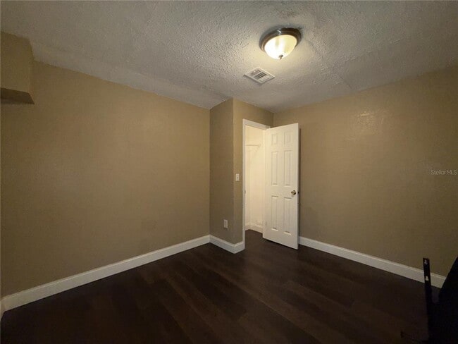 Building Photo - 1640 Salem Dr