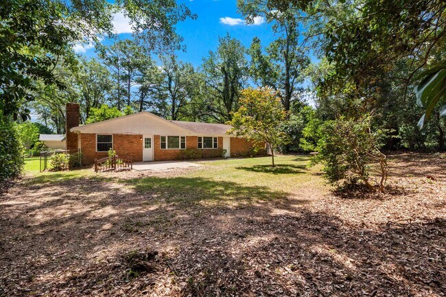 Building Photo - 3108 Briarwood Dr