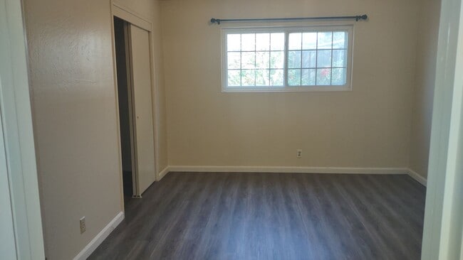 Building Photo - 5490 King Rd