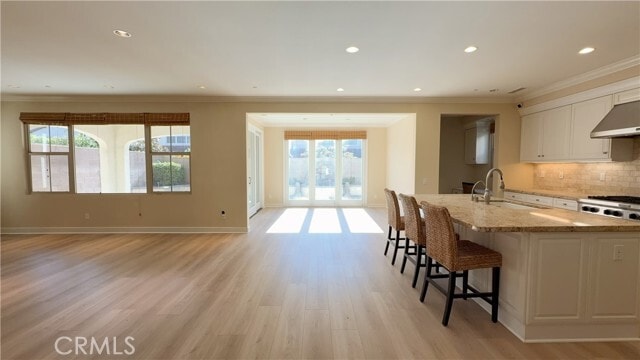 Building Photo - 22 Statuary