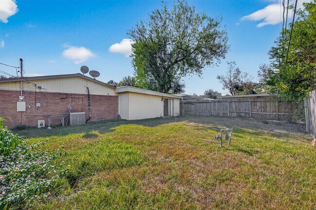 Building Photo - 6426 Mobud Dr