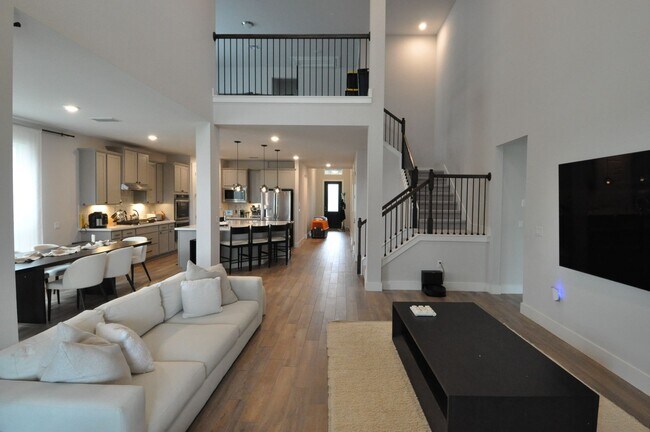 Building Photo - Gorgeous Home with Green Belt view!