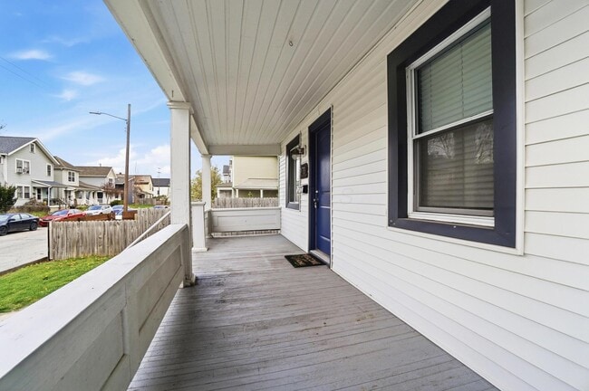 Building Photo - 270 S Cypress Ave