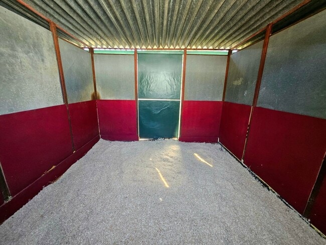 Building Photo - **Charming 3-Bedroom Home in Burbank Rancho**