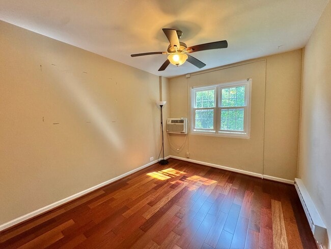 Building Photo - ALEXANDRIA - CLOSE TO PENTAGON - 5 MIN WAL...