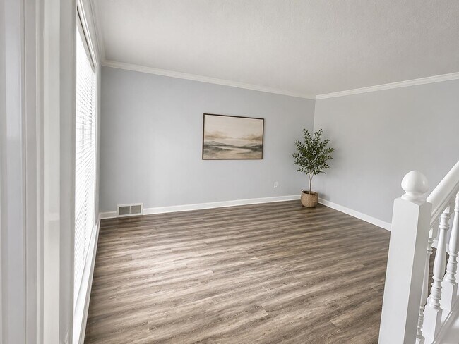 Building Photo - 1562 Holly Hill Dr