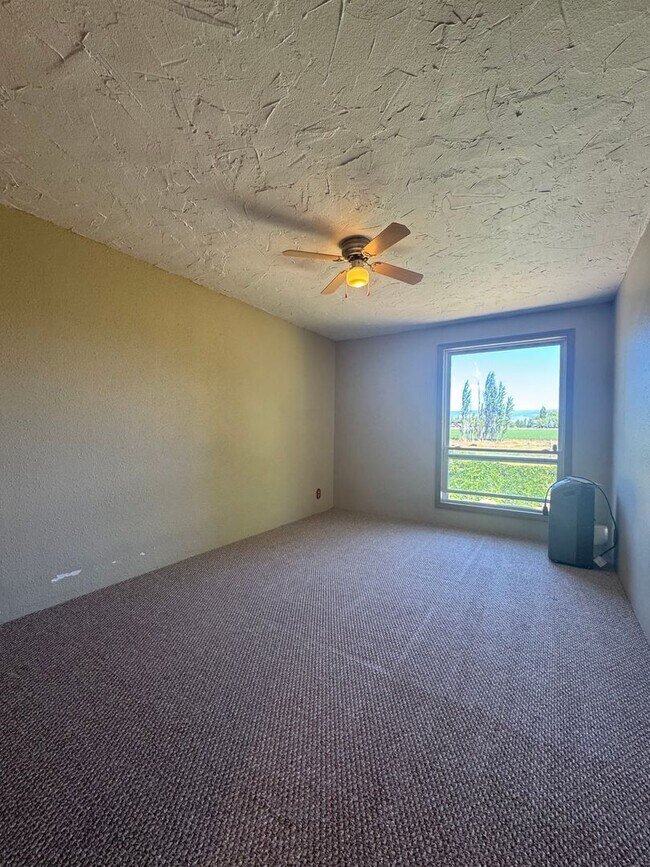 Building Photo - Idyllic 3bd, 2ba Retreat with Loft on 2+ A...