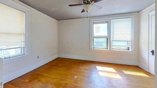 Building Photo - 133 E Gorham St