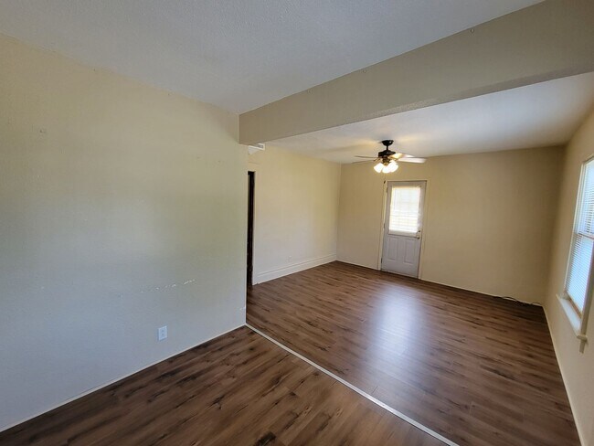 Building Photo - 604 W Seerley Blvd