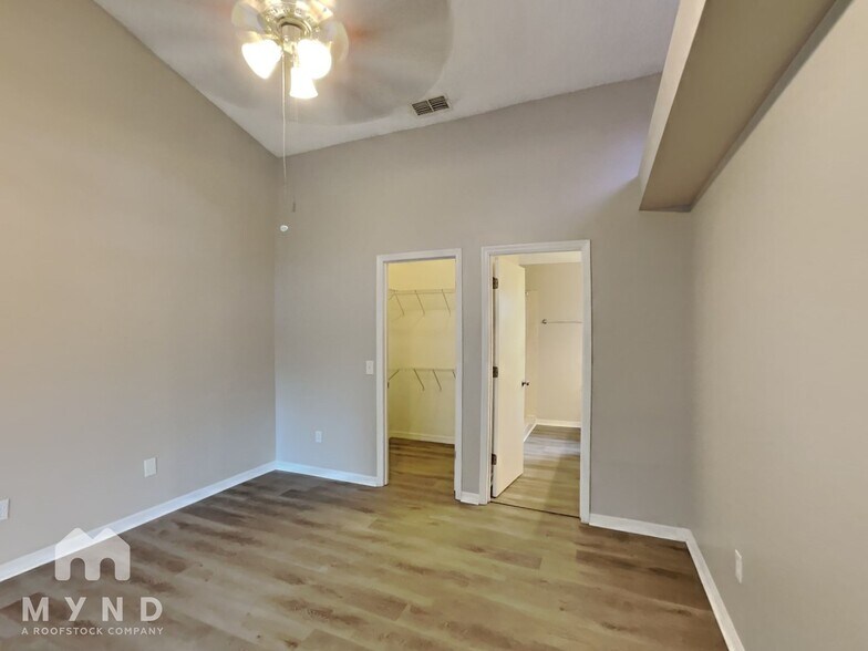 Building Photo - 4830 Fort Dodge St