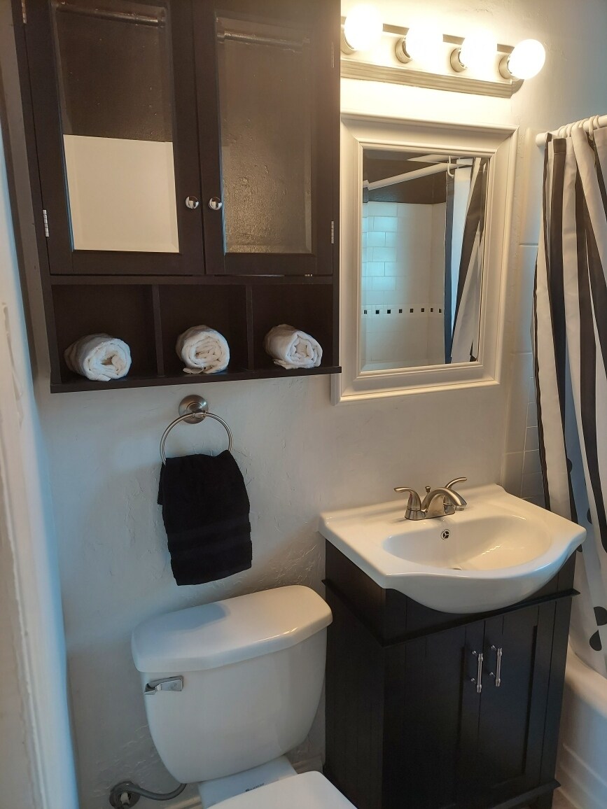 Building Photo - 327 Lee Ave